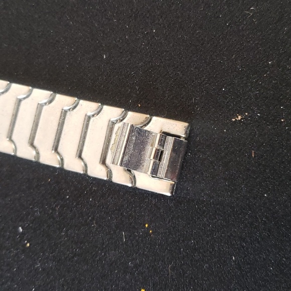 Gucci Vintage 1980s Wrist Watch Broken Band - Picture 5 of 7